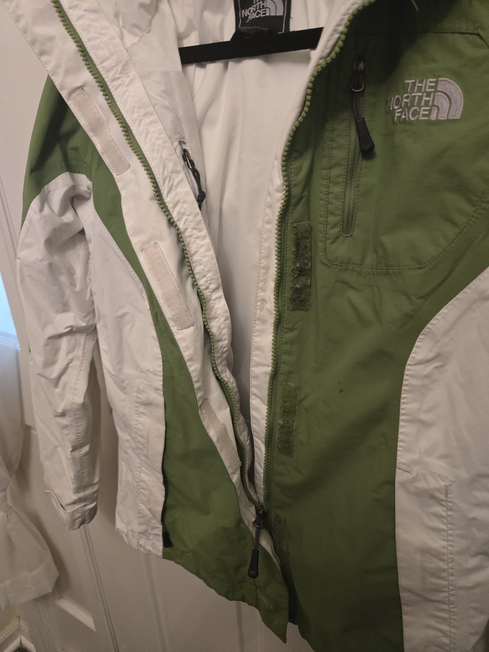 The North Face Women’s Green & White Waterproof Jacket - Picture 5 of 8